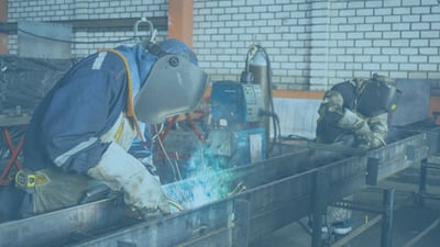 Welding helmet automatic shutter control with movement sensing